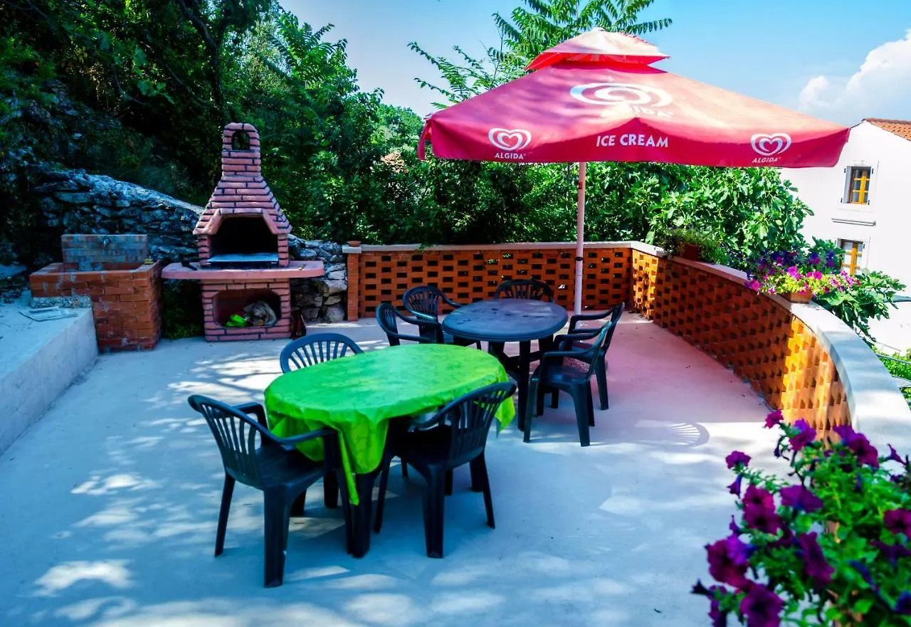 Apartments & Room Toni Valun Pensionat