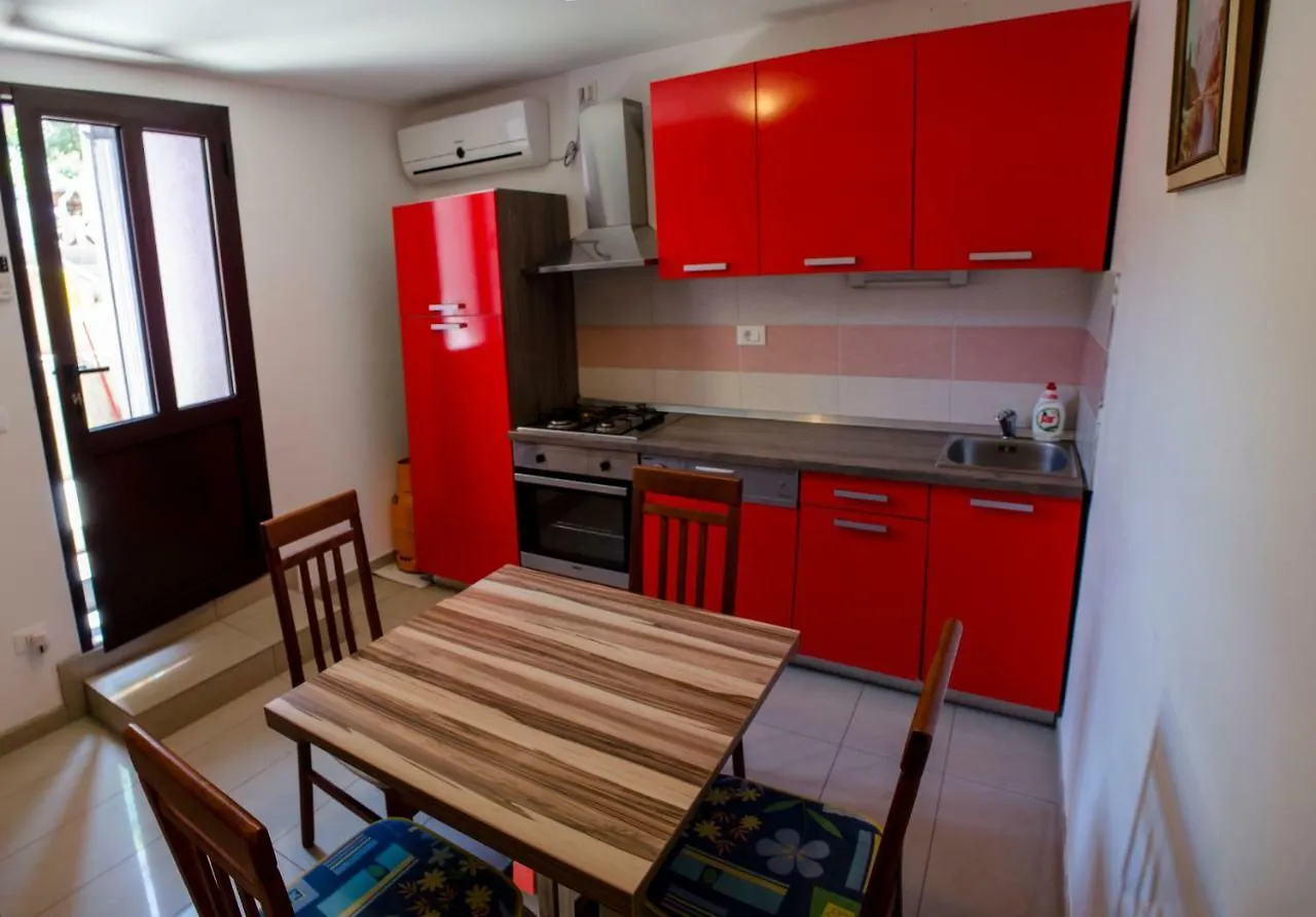 Apartments & Room Toni Valun 0*,